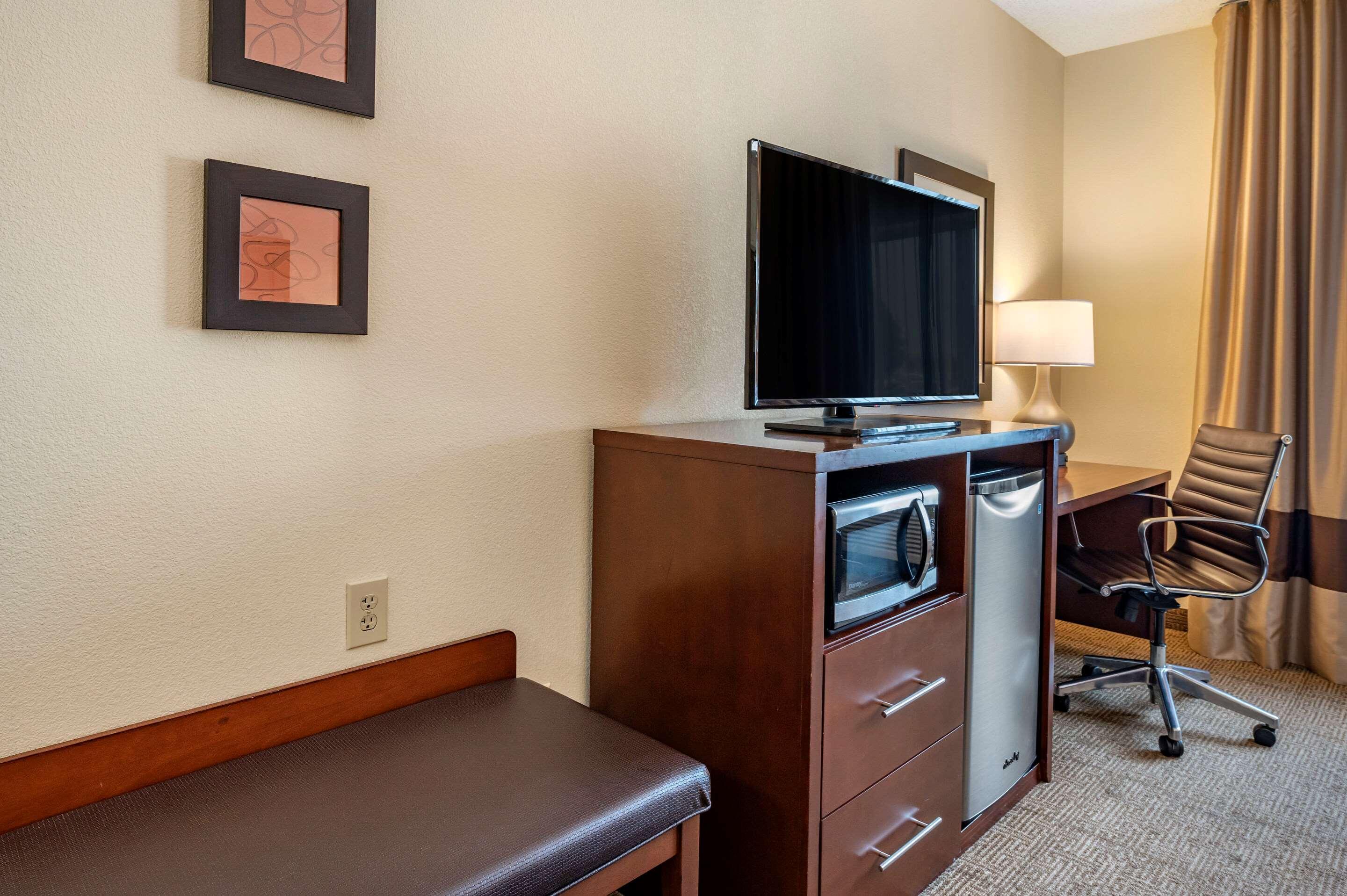 Comfort Suites Columbus West - Hilliard Exteriér fotografie